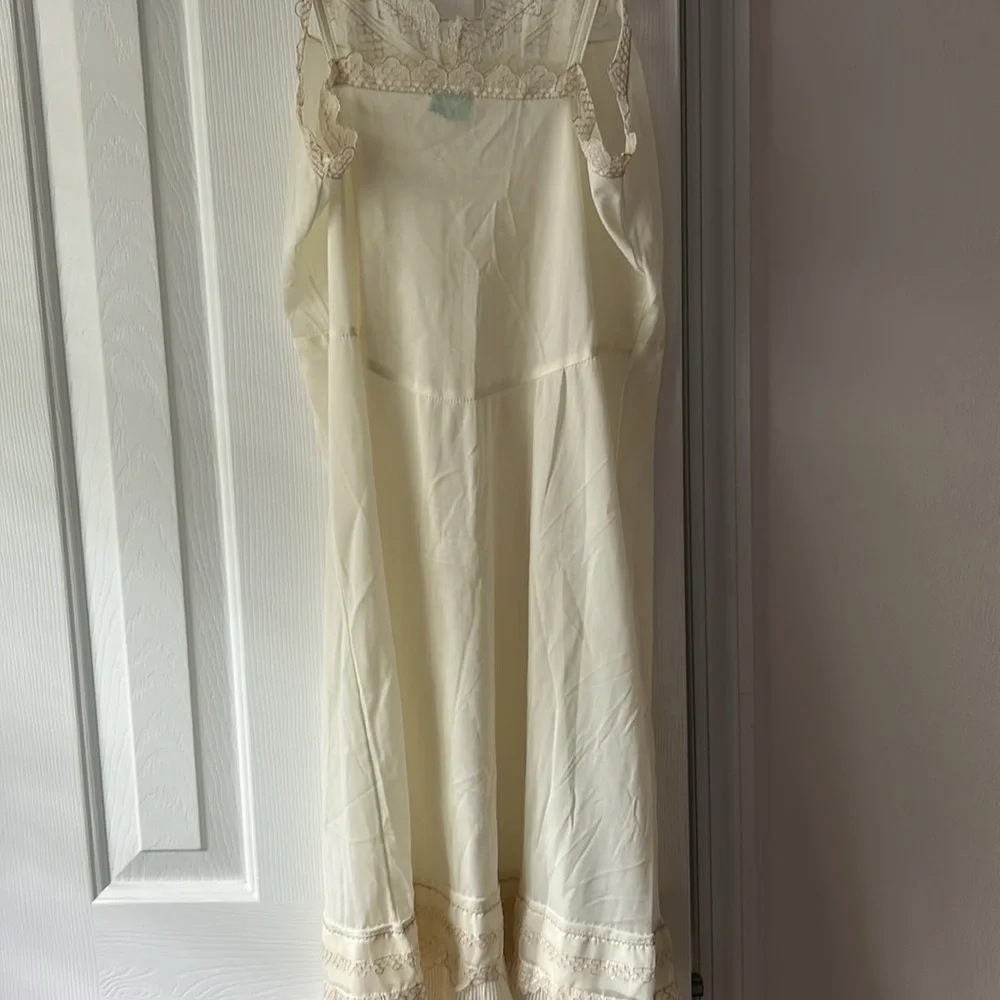 VINTAGE Elegant Cream Lace Trim Nightgown-slip dress - Picture 5 of 8